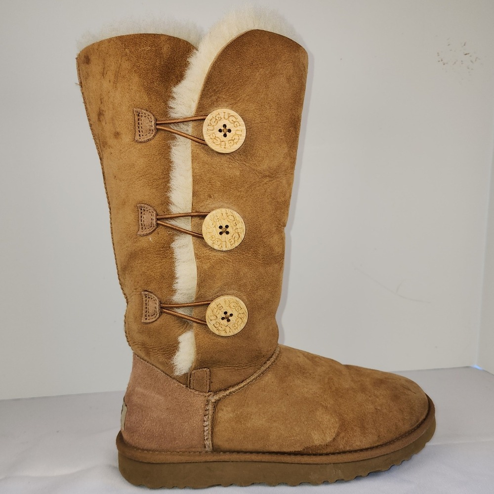 UGG Bailey Button Triplet Chestnut Suede Tall Shearling Boots Used US 8 / EU 40